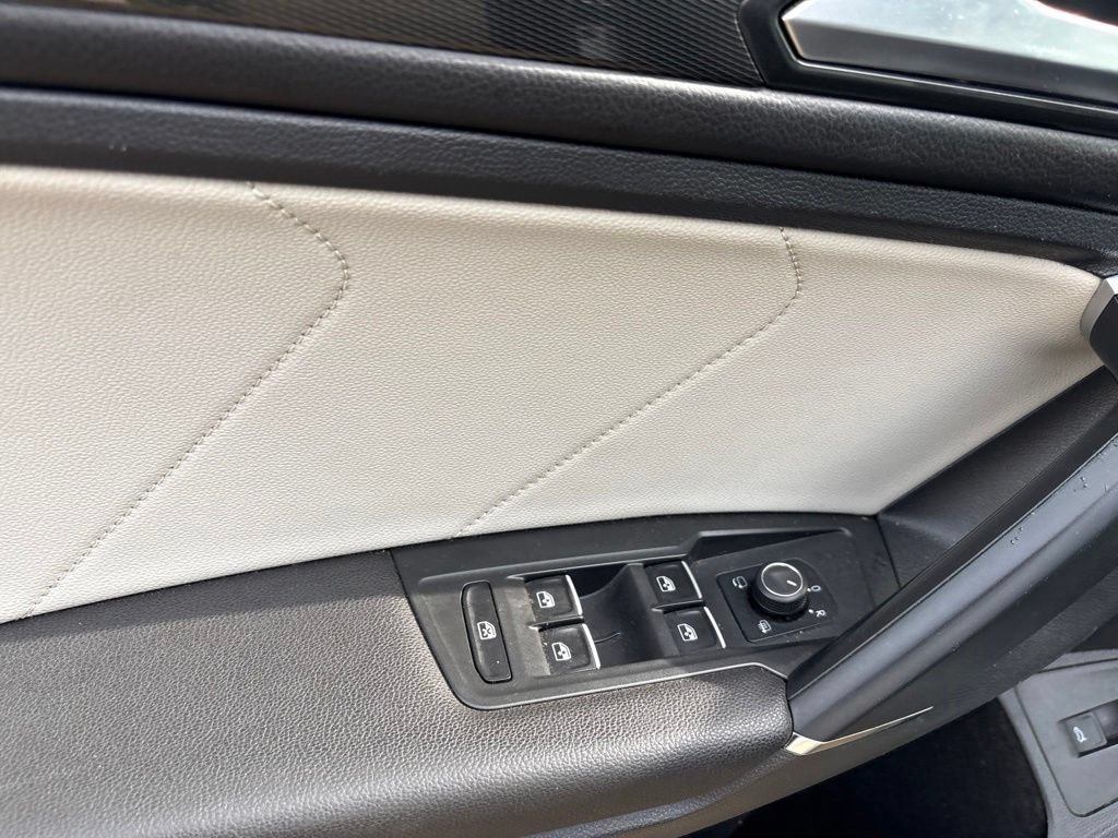 Used 2018 Volkswagen Tiguan SEL Premium w/ R-Line Package FWD image 12