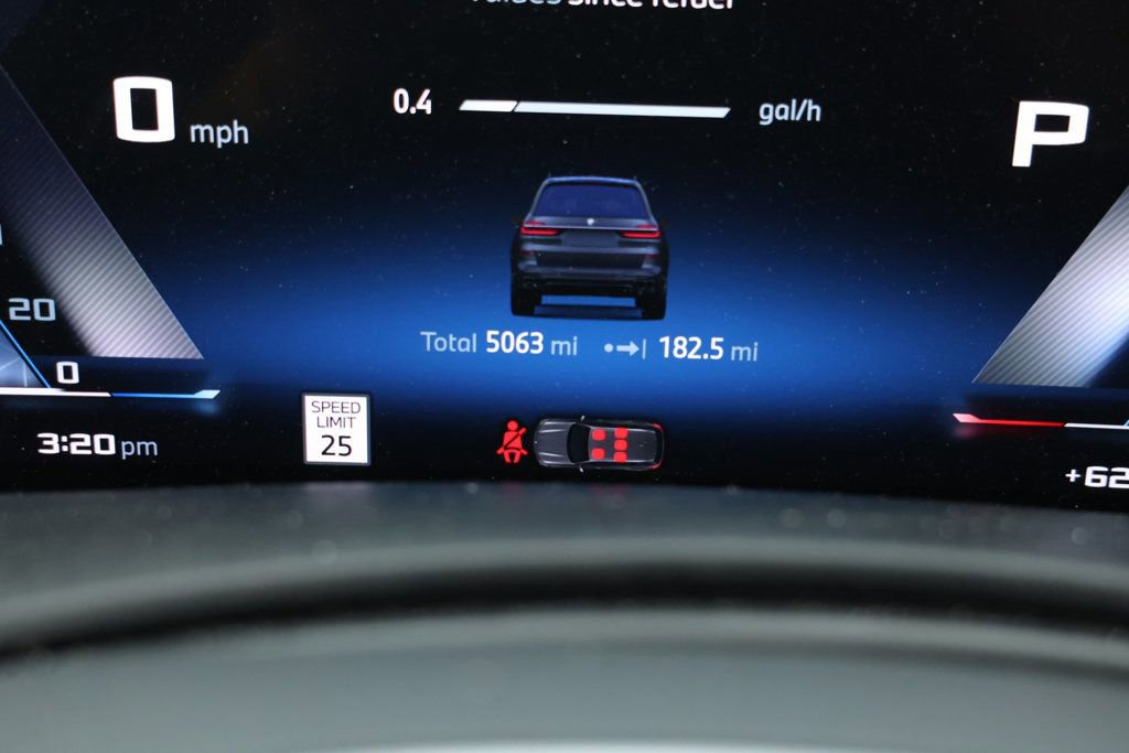 Used 2025 BMW X7 M60i image 13