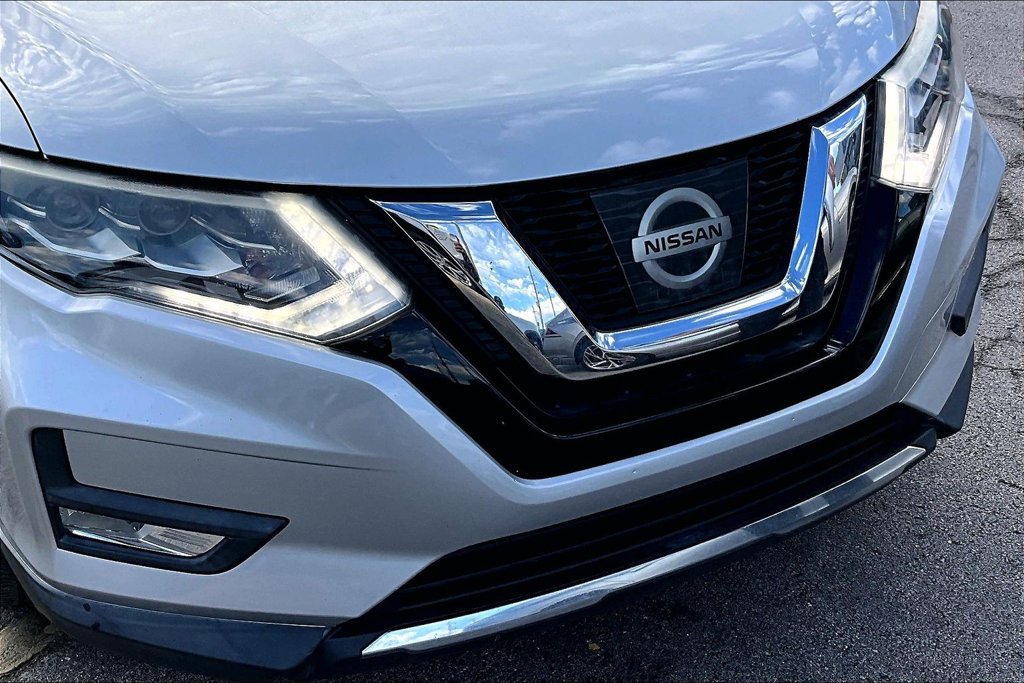 Used 2017 Nissan Rogue SL w/ SL Premium Package FWD image 32