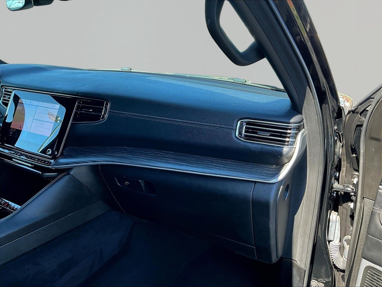 Used 2024 Jeep Wagoneer L Series II w/ Flexible Seating Group AWD/4WD image 27