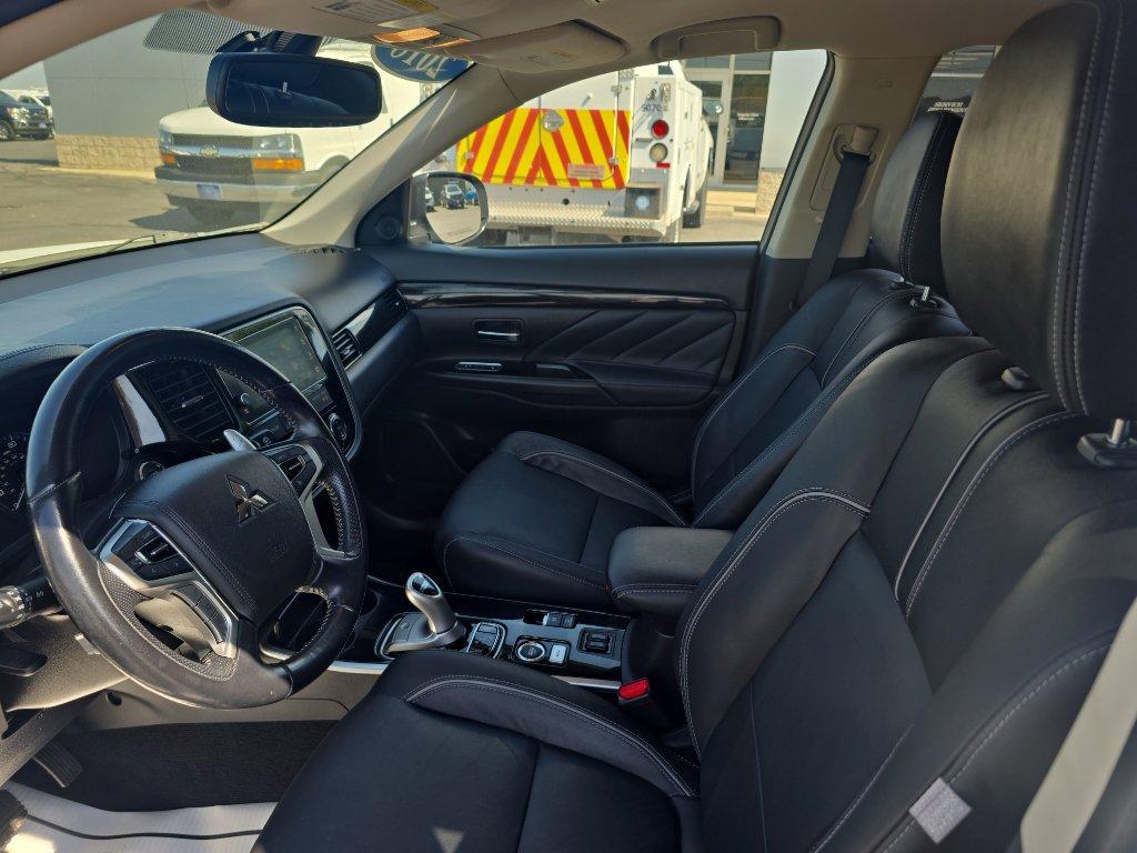 Used 2018 Mitsubishi Outlander SEL image 12