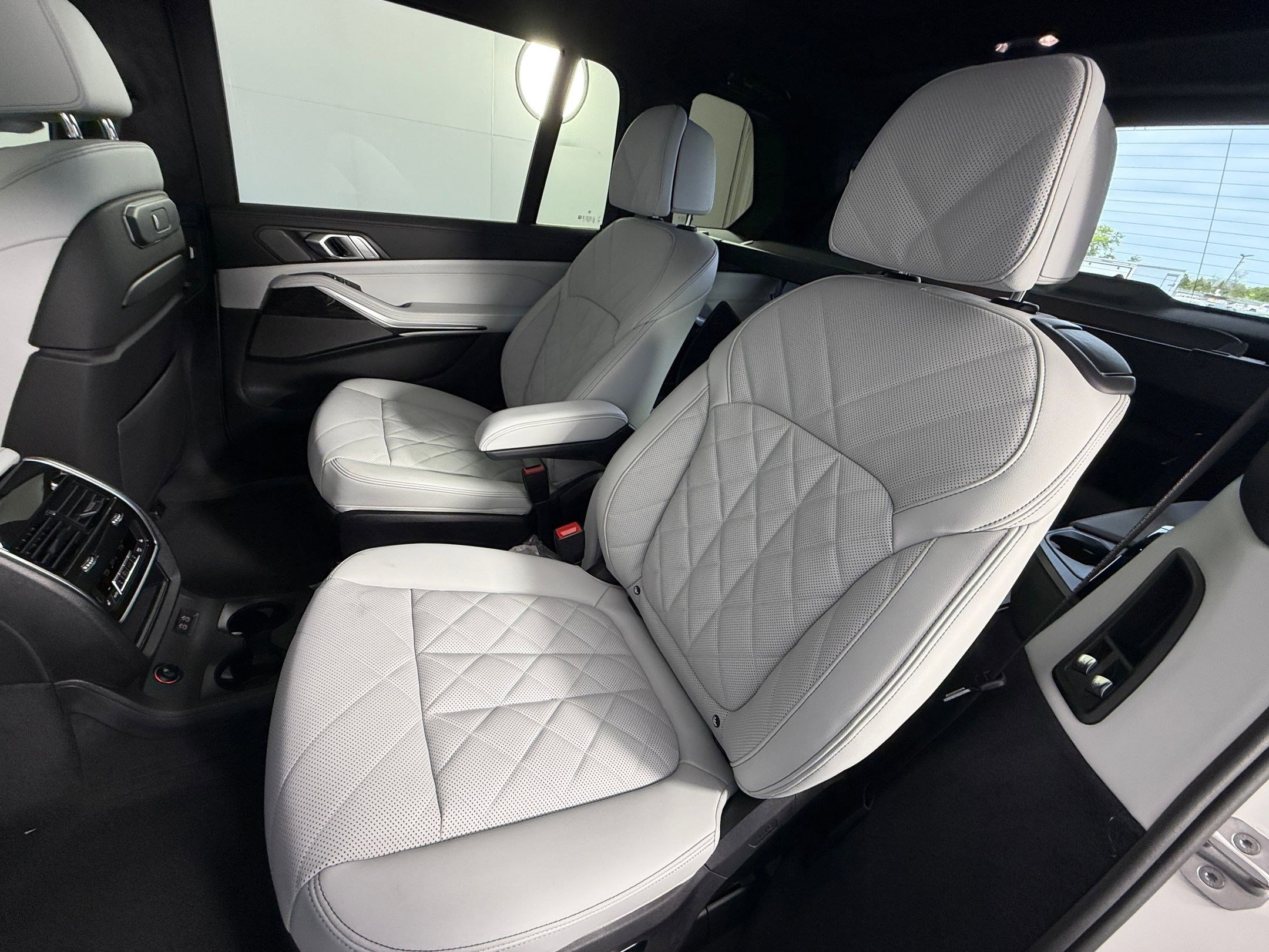 Used 2026 BMW X7 xDrive40i w/ M Sport Package image 14