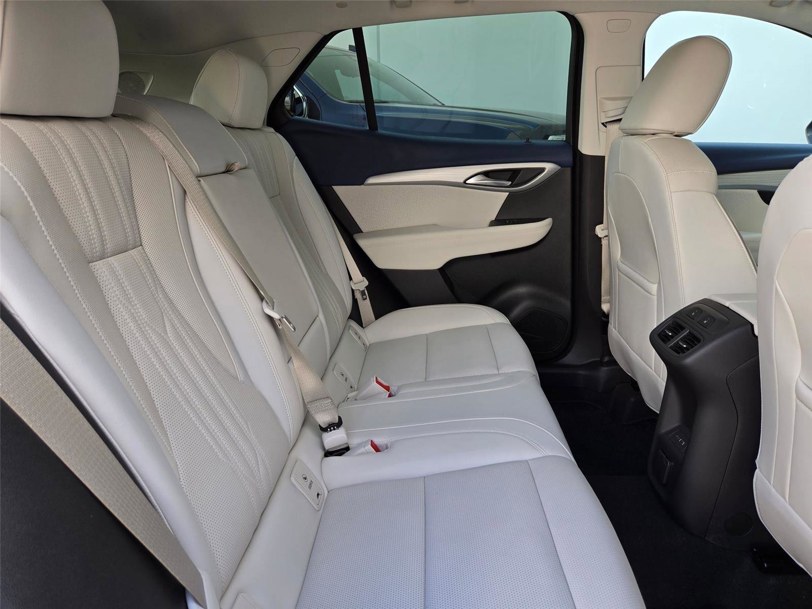 Used 2025 Buick Envision Avenir AWD/4WD image 31