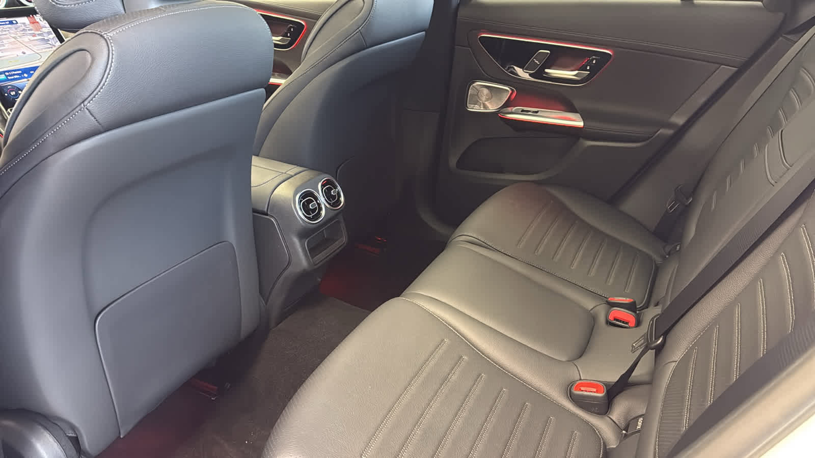 New 2025 Mercedes-Benz GLC 350e 4MATIC image 30