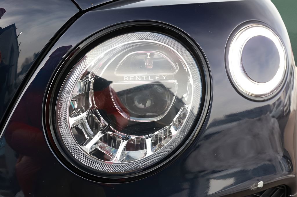 Used 2020 Bentley Bentayga Design Series image 37