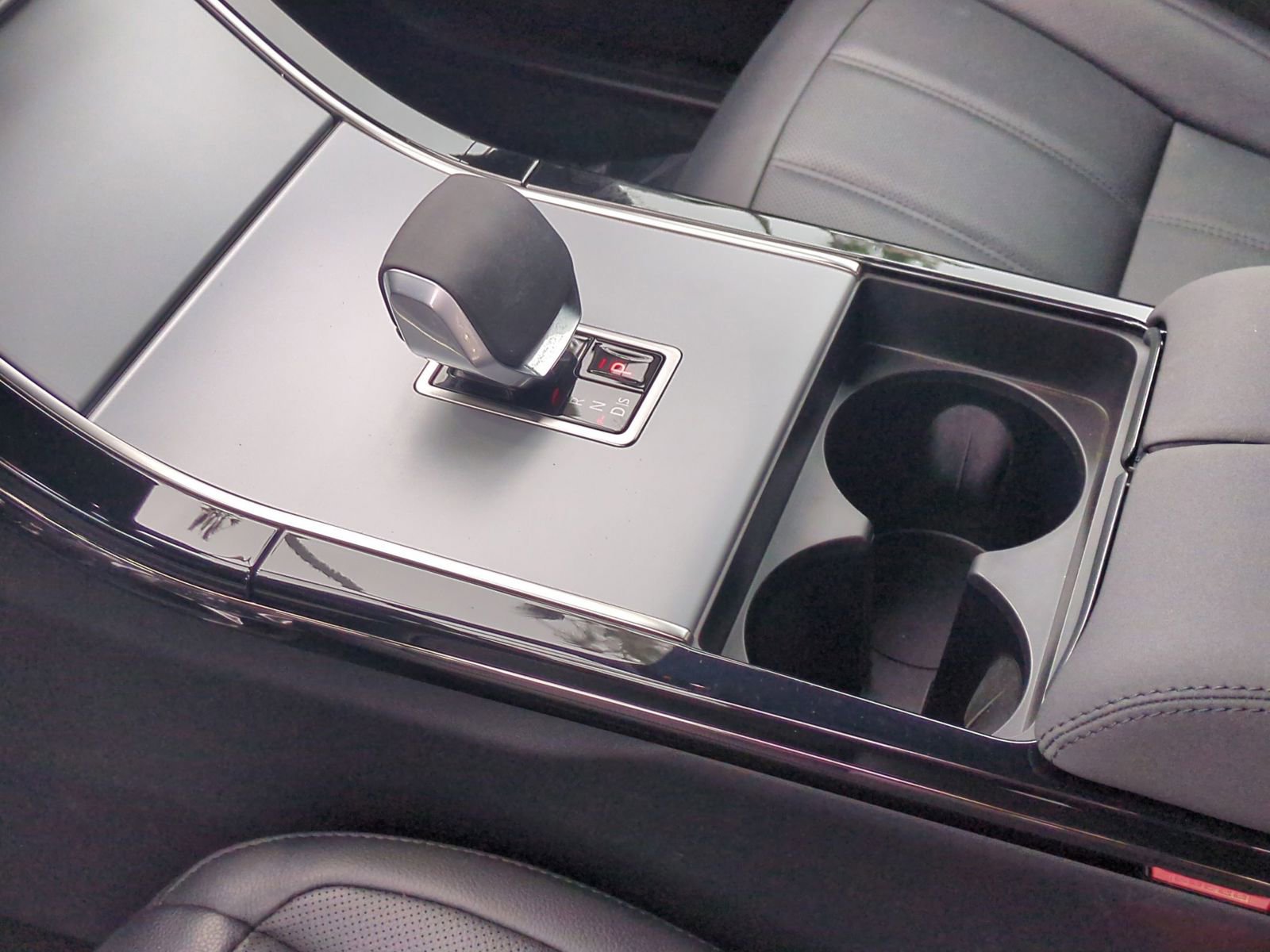 Used 2025 Land Rover Range Rover Evoque S image 22