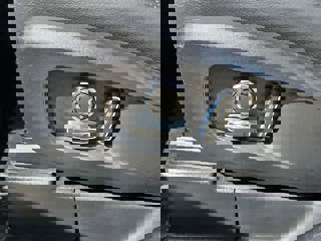 Used 2023 Land Rover Defender 130 X-Dynamic SE image 17