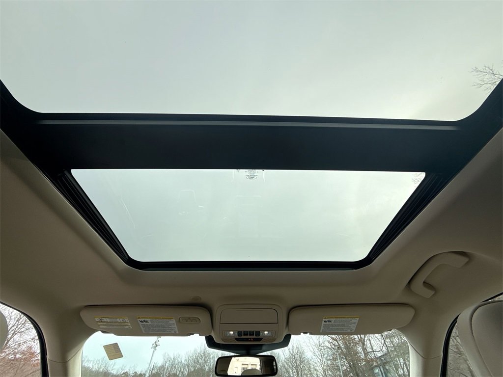 Used 2020 Ford Explorer Platinum w/ Premium Technology Package image 16