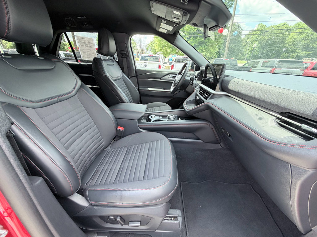 Used 2025 Ford Explorer ST-Line w/ ST-Line Street Pack AWD/4WD image 25