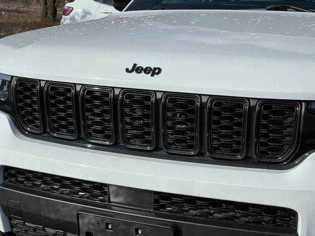 Used 2023 Jeep Grand Cherokee L Laredo image 42