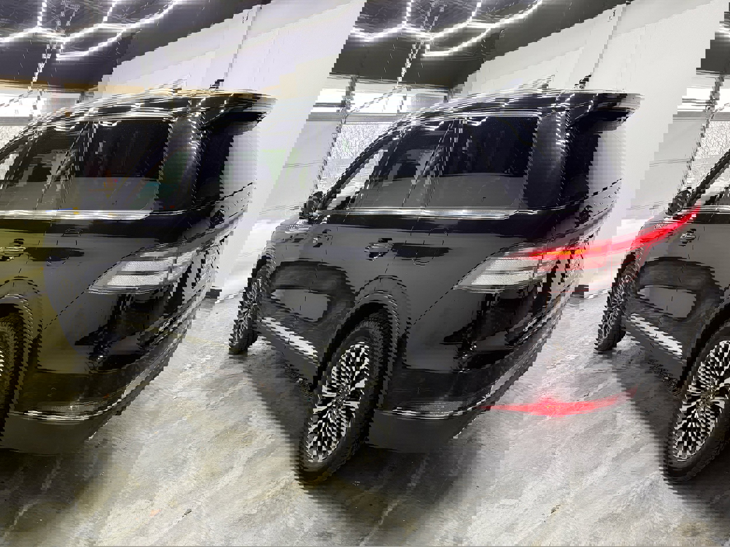 Used 2020 Lincoln Aviator Reserve w/ Equipment Group 202A image 6