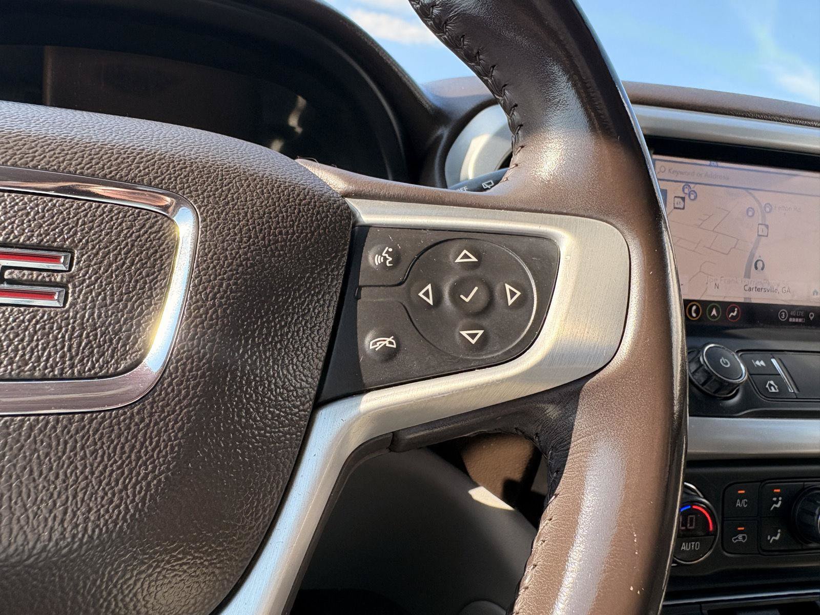 Used 2021 GMC Acadia SLT w/ Premium Package FWD image 46