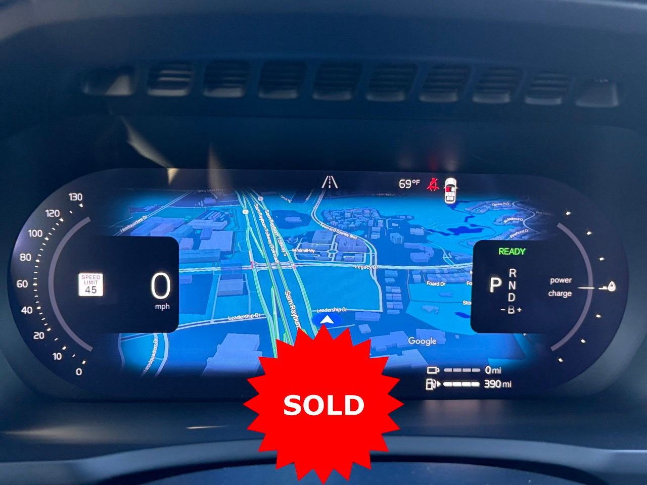 Certified 2025 Volvo XC90 T8 Ultra w/ Lounge Package image 16