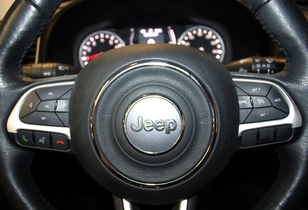 Used 2020 Jeep Renegade Latitude w/ Cold Weather Group image 12