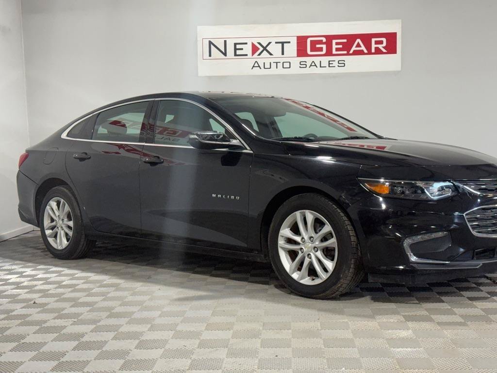 Used 2017 Chevrolet Malibu LT FWD image 2