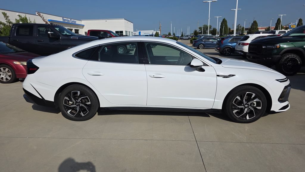 Used 2025 Hyundai Sonata SEL FWD image 6