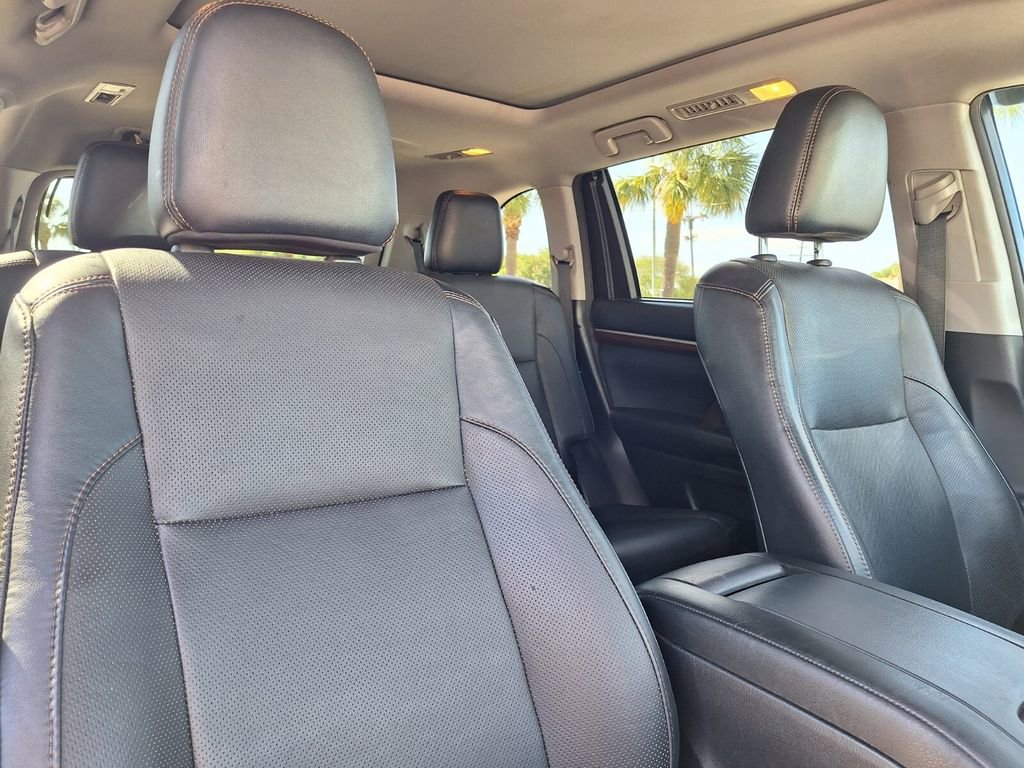 Used 2016 Toyota Highlander Limited Platinum image 29