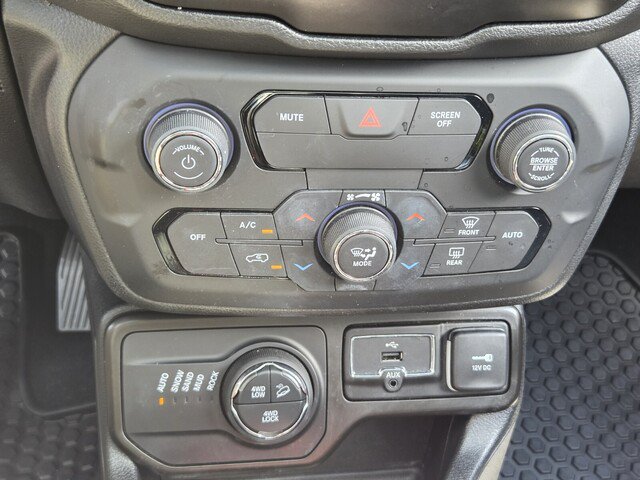 Used 2019 Jeep Renegade Trailhawk AWD/4WD image 16