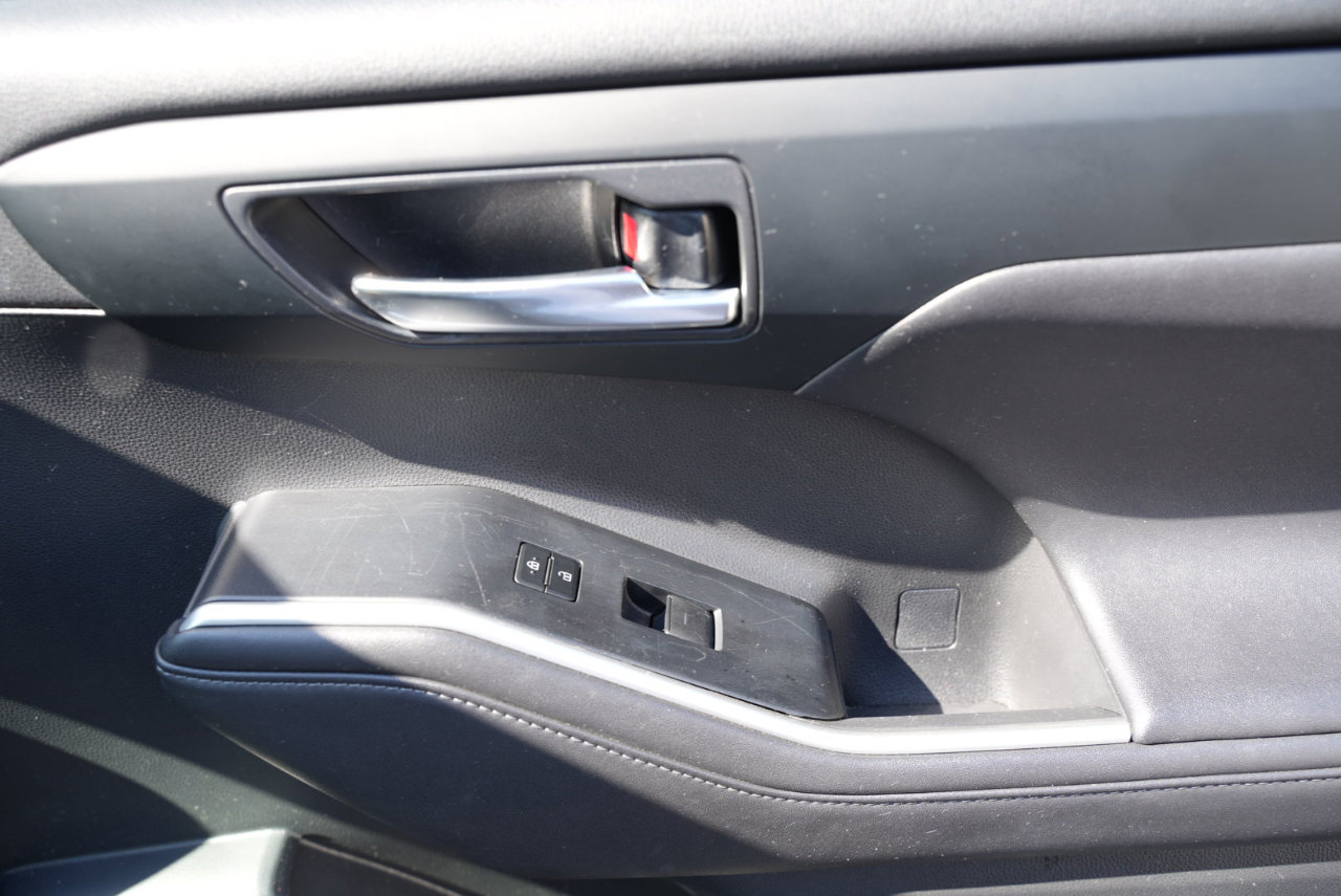 Used 2020 Toyota Highlander XLE image 24