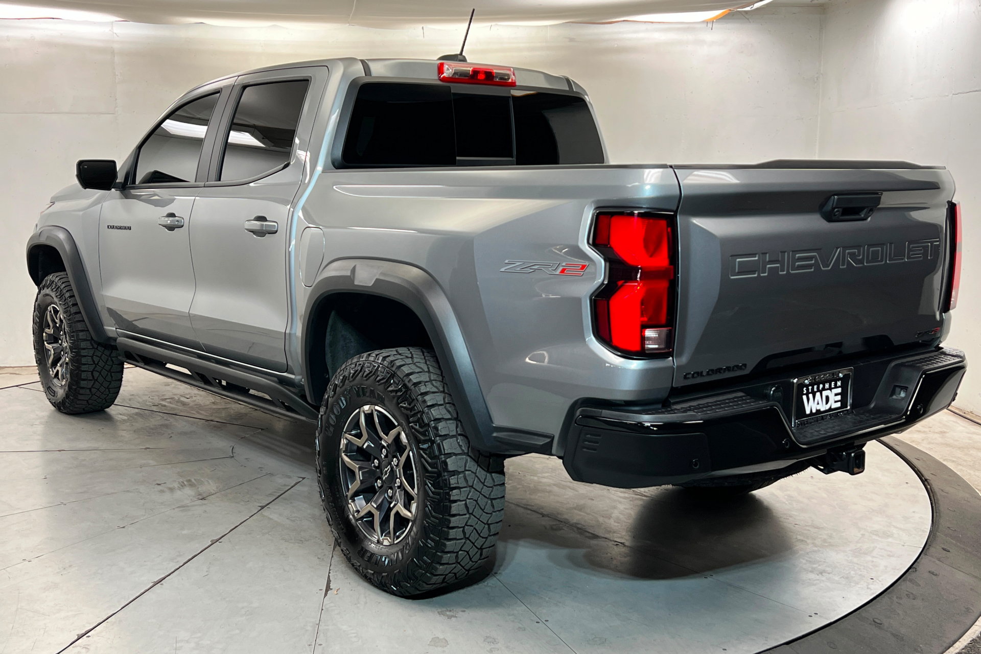 Used 2026 Chevrolet Colorado ZR2 w/ Technology Package AWD/4WD image 3