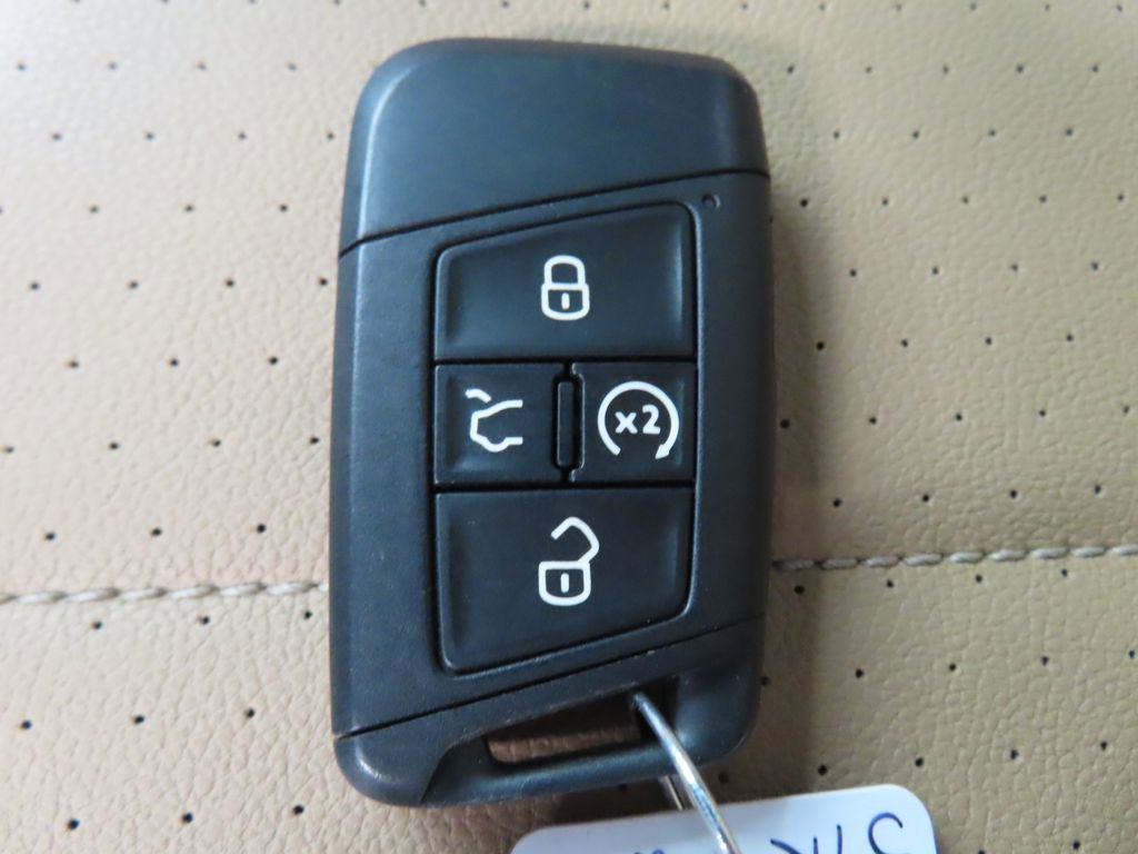 Used 2023 Volkswagen Tiguan SE R-Line image 60