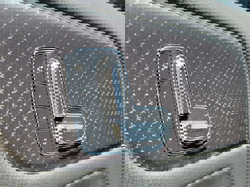 New 2025 Mercedes-Benz GLA 250 image 17