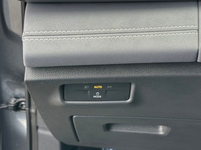 Certified 2025 Volkswagen Tiguan SE w/ Panoramic Sunroof Package image 25