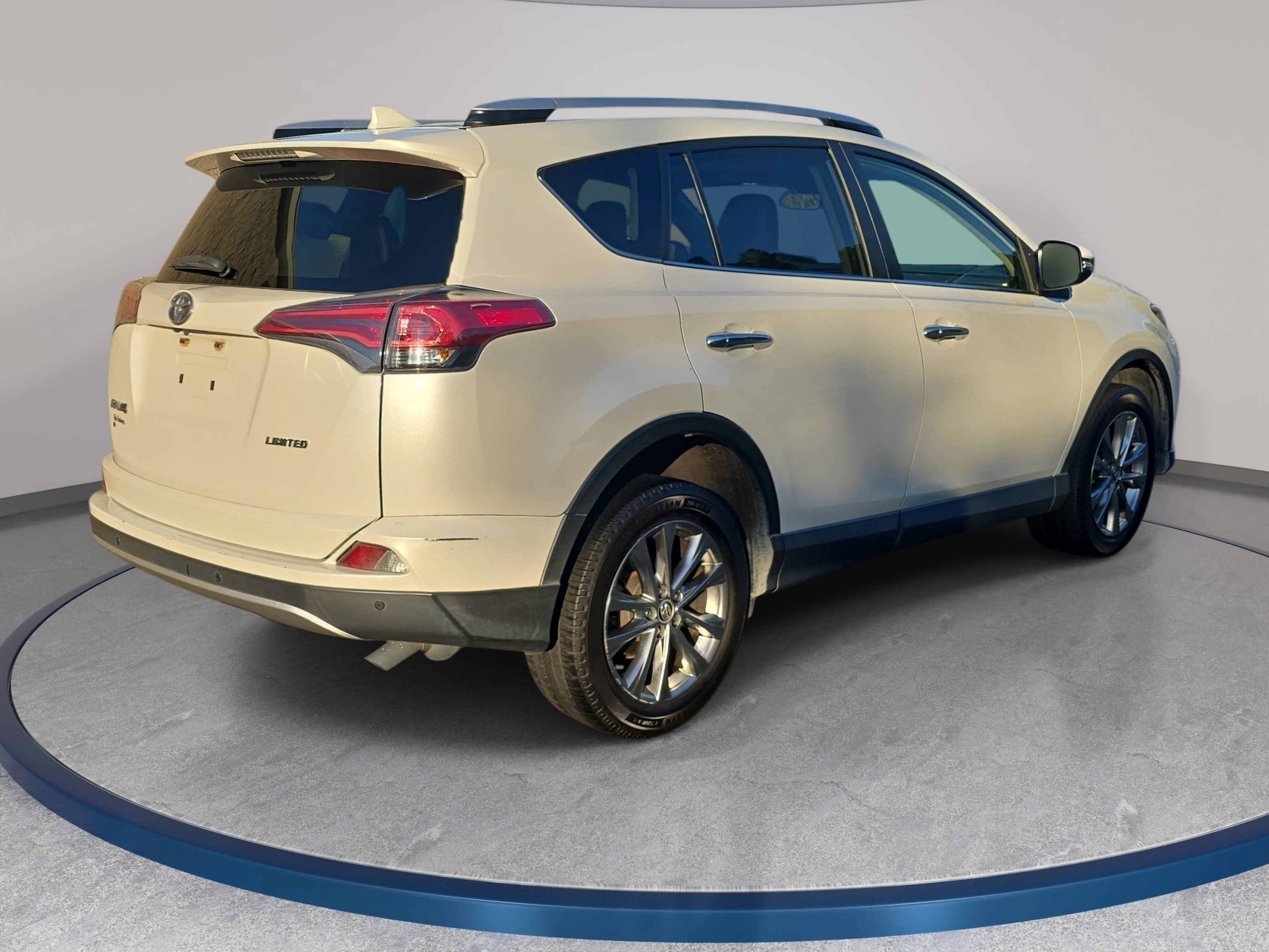 Used 2016 Toyota RAV4 Limited FWD image 5
