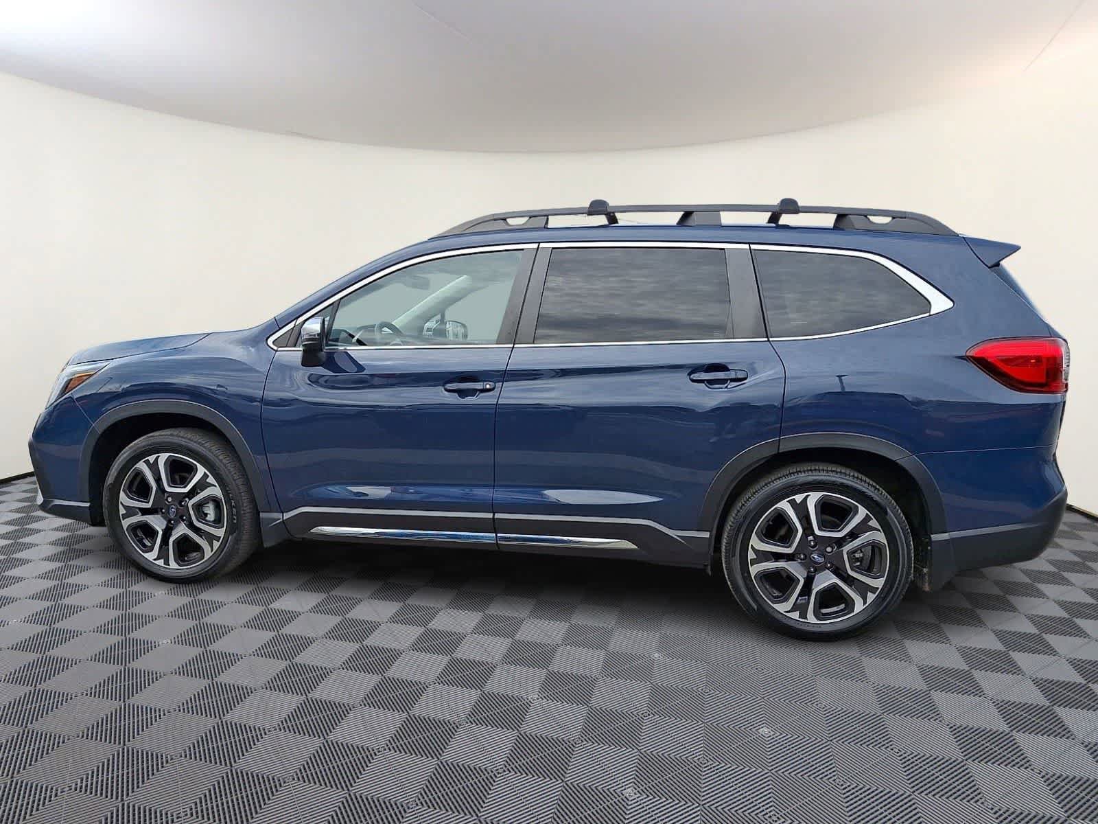 Used 2023 Subaru Ascent Limited w/ Technology Package AWD/4WD image 8