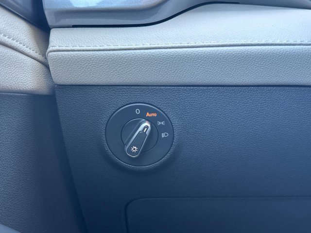 New 2025 Volkswagen Taos SEL image 38