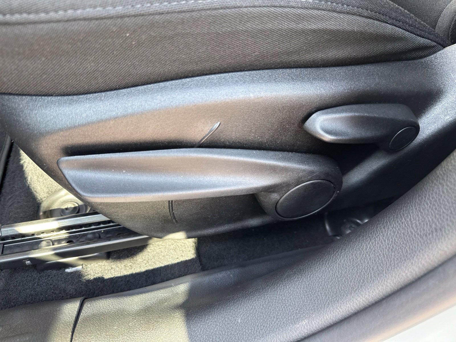 Used 2018 Jeep Renegade Latitude AWD/4WD image 18