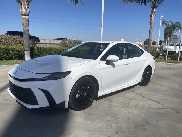 Used 2025 Toyota Camry SE FWD image 4