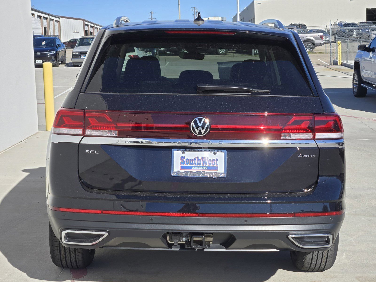 Used 2025 Volkswagen Atlas SEL AWD/4WD image 5