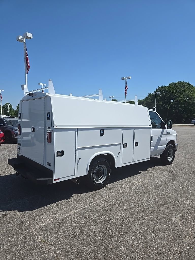 Used 2023 Ford E-350 and Econoline 350 Super Duty w/ Power Windows & Locks Group RWD image 3