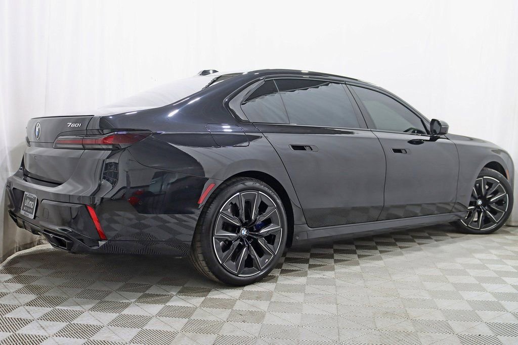 Used 2023 BMW 760i xDrive image 9