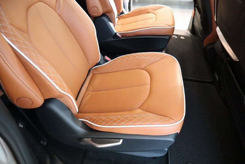 New 2026 Chrysler Pacifica Pinnacle image 17