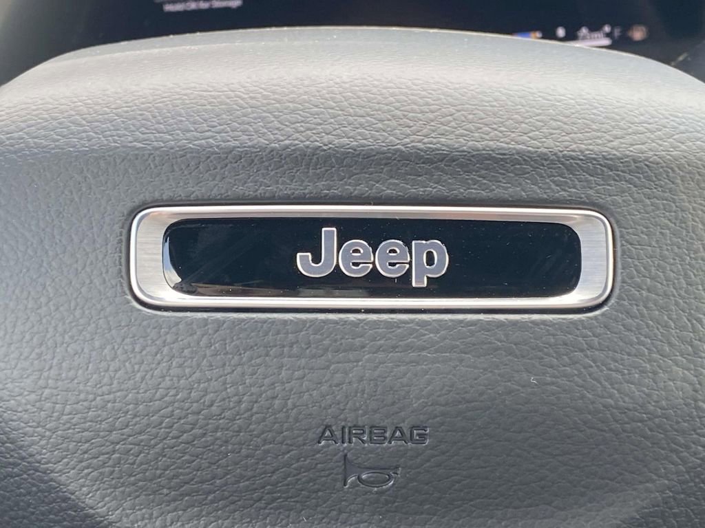 New 2026 Jeep Grand Cherokee Limited w/ Limited Altitude Package RWD image 31