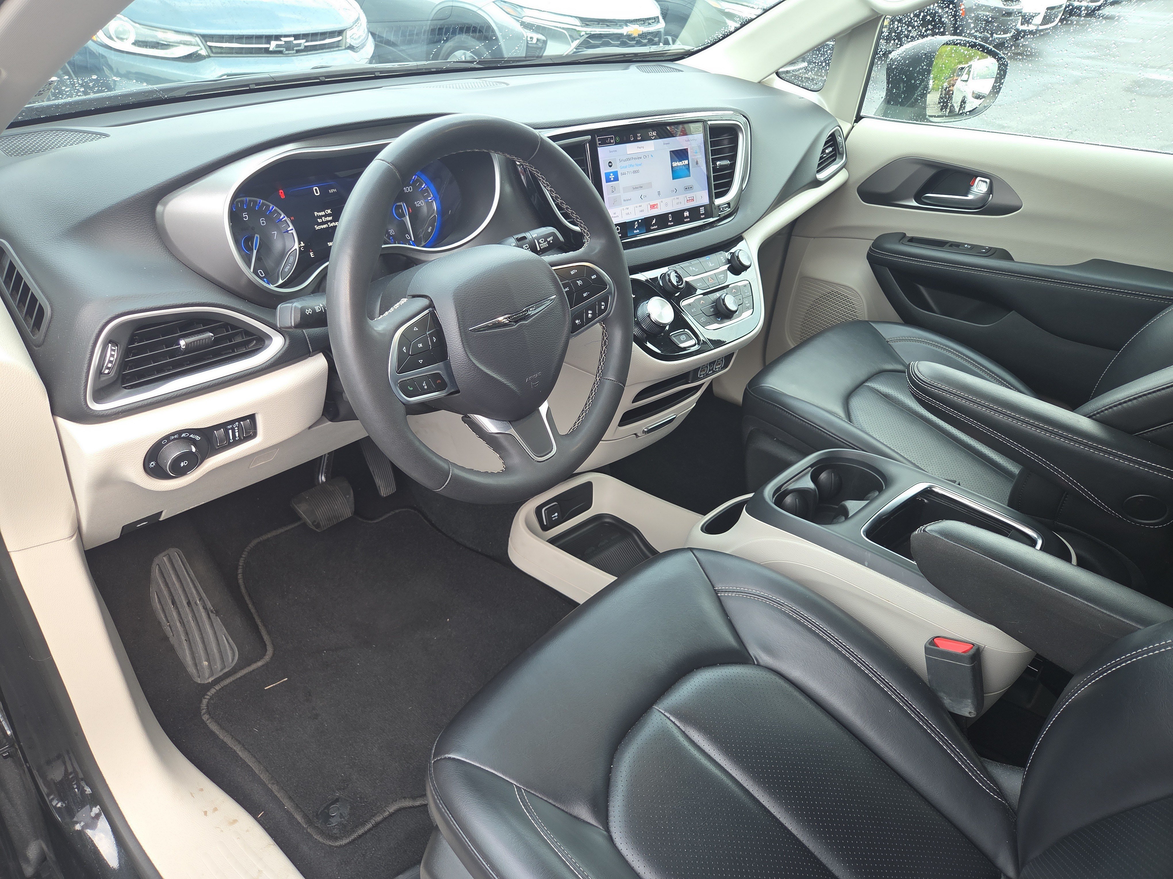 Certified 2023 Chrysler Pacifica Touring-L FWD image 16