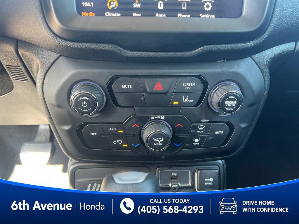 Used 2023 Jeep Renegade Latitude AWD/4WD image 29