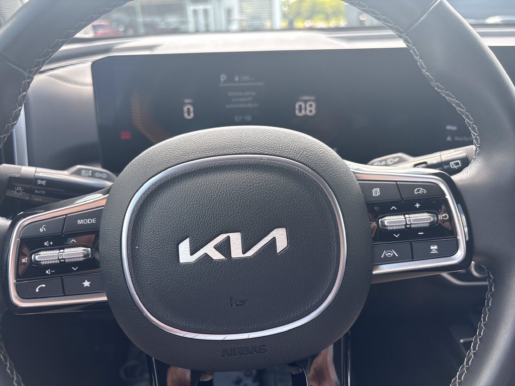 Used 2025 Kia Sorento S FWD image 16