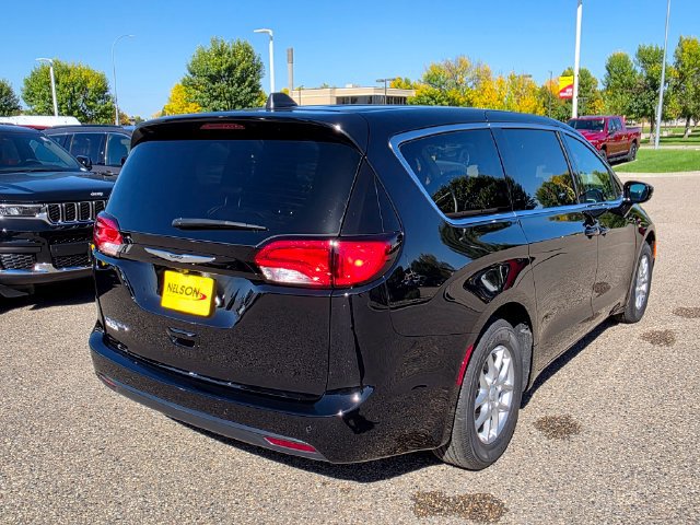 New 2027 Chrysler Pacifica LX FWD image 8