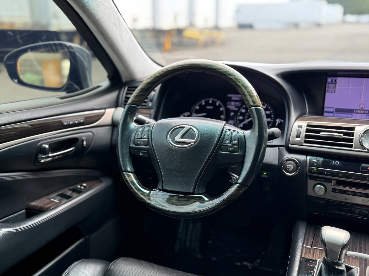Used 2013 Lexus LS 460 w/ Comfort Pkg RWD image 18