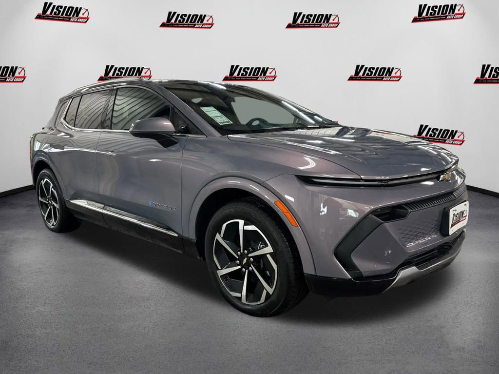 Used 2025 Chevrolet Equinox EV LT image 3