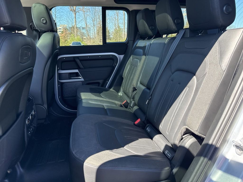 Used 2020 Land Rover Defender 110 SE image 11