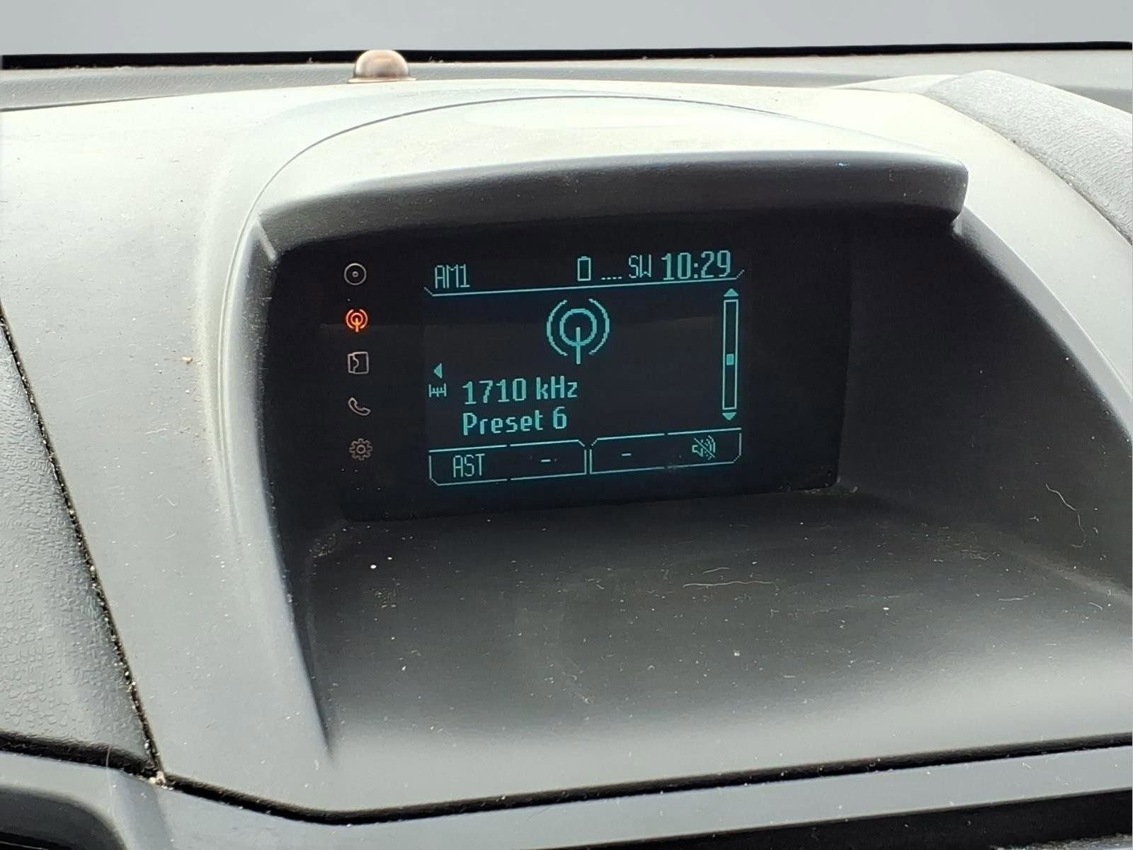 Used 2017 Ford Fiesta SE image 6