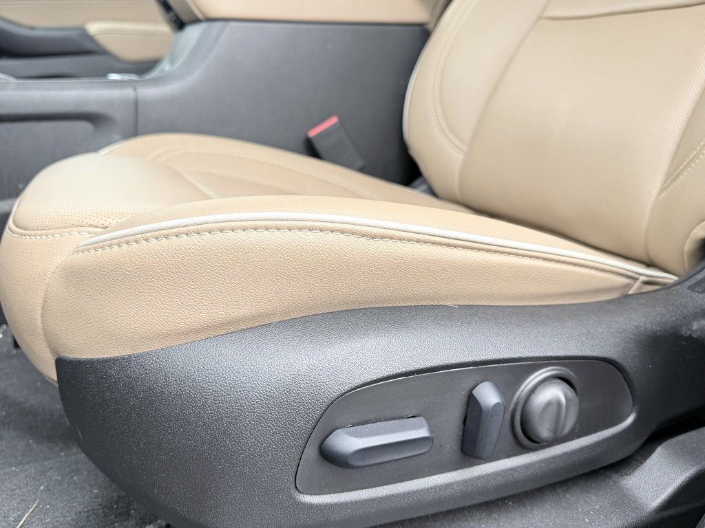 Used 2023 Chevrolet Traverse Premier image 22