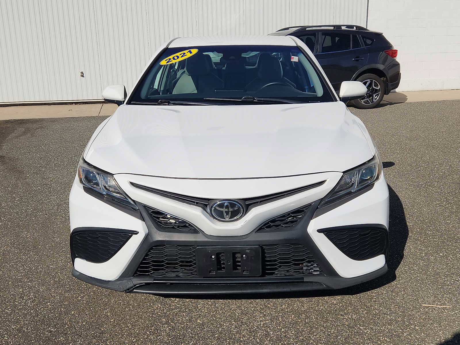 Used 2021 Toyota Camry SE image 2