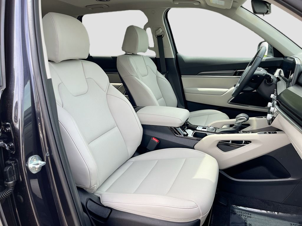 Certified 2025 Kia Telluride S image 36