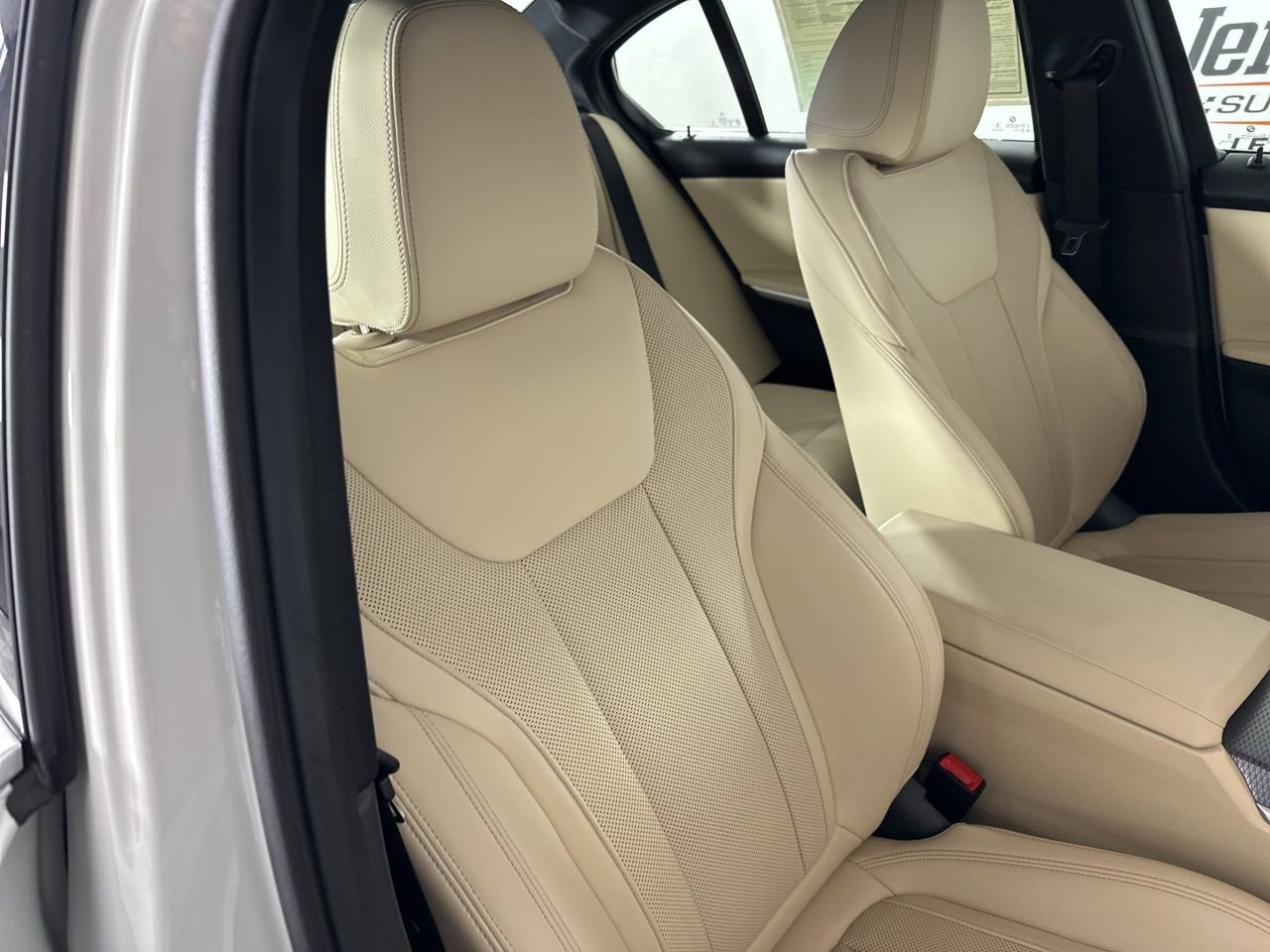 Used 2025 BMW 330i Sedan w/ Convenience Package image 35