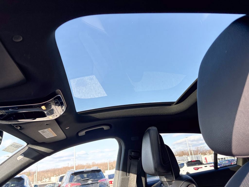 Used 2024 Mercedes-Benz GLC 300 4MATIC image 16